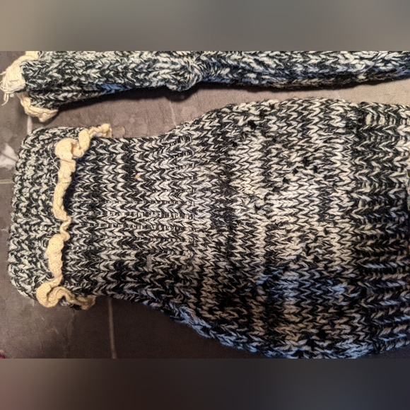 ❄️ Women's Gray and Black Knitted Boot Cuffs with Cream colored trim - Picture 3 of 6